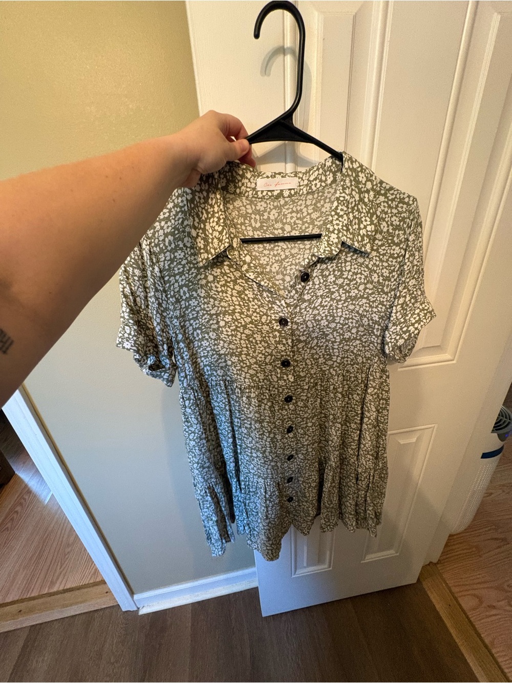 Ces Femme Olive Green Floral Button-Down Short Sleeve Blouse